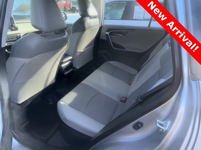 2020 Toyota RAV4 Hybrid Limited photo 3