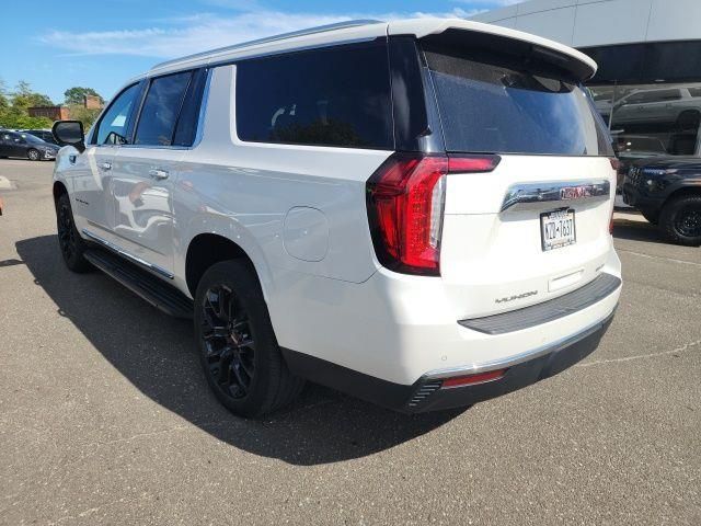 2023 Gmc Yukon XL SLT photo 3