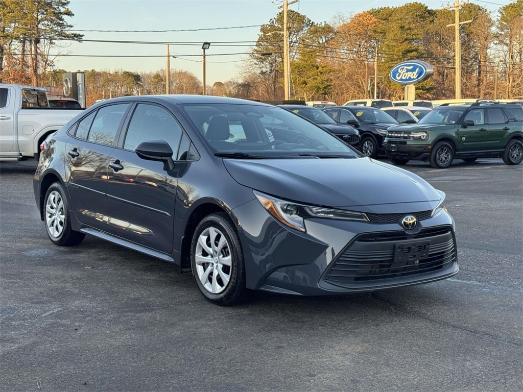 2024 Toyota Corolla LE's photo