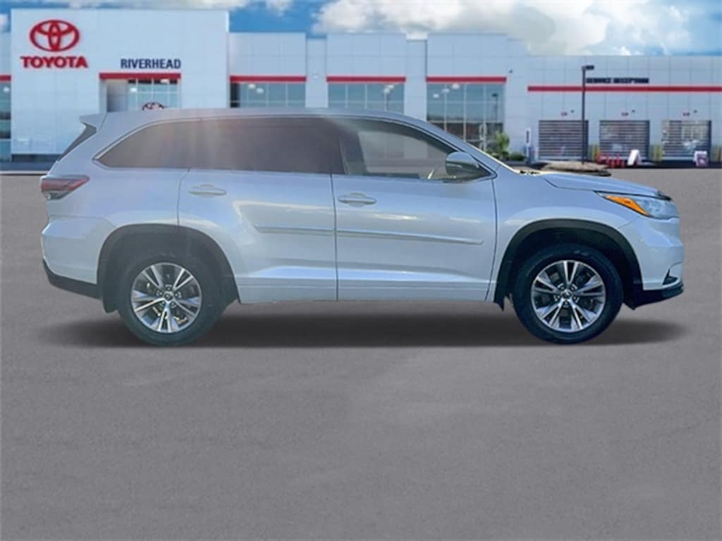 Used 2016 Toyota Highlander LE V6 SUV