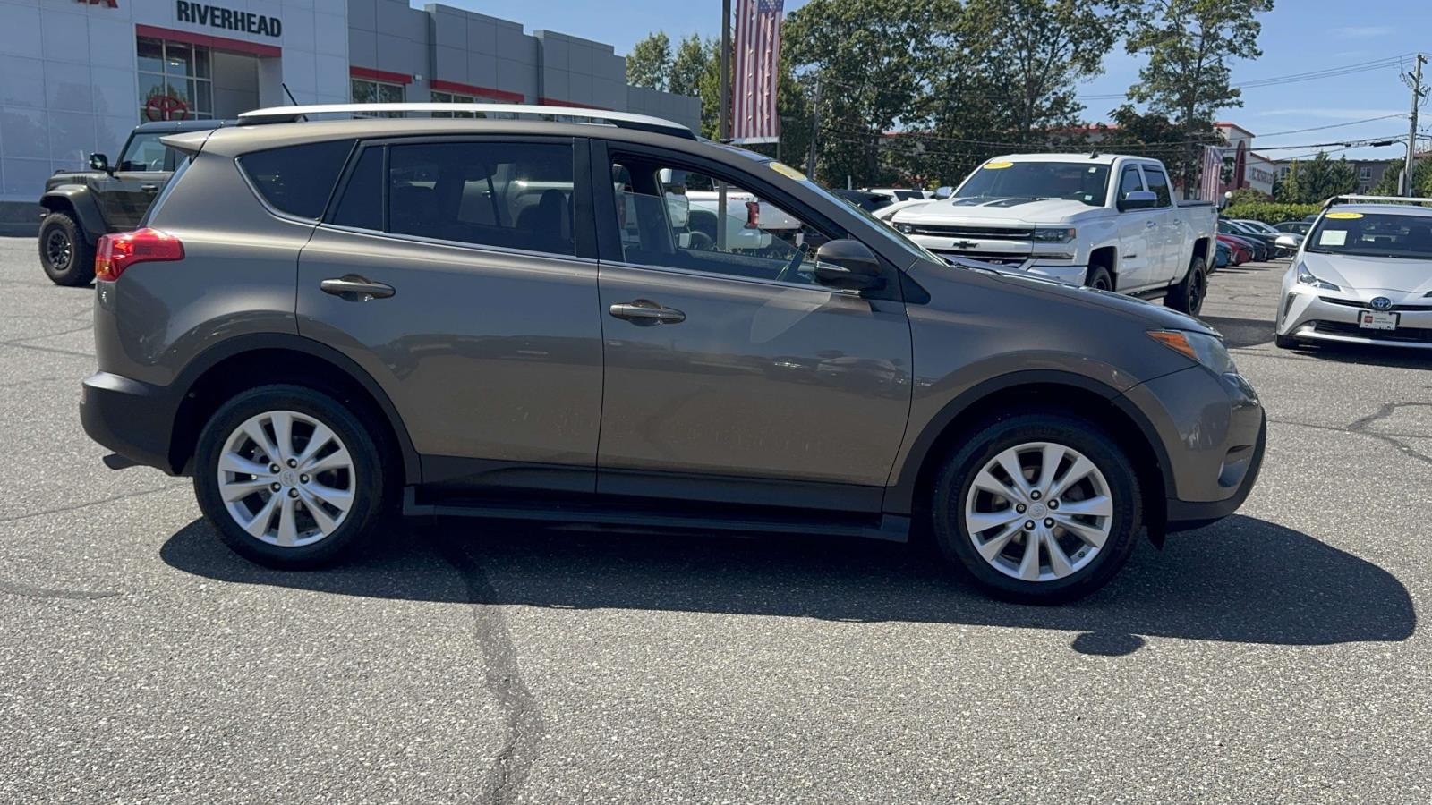 2015 Toyota RAV4 Limited photo 3