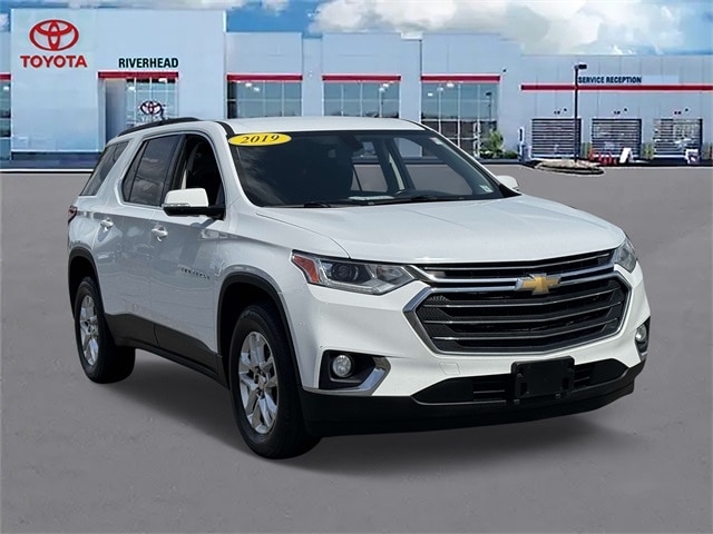 Used 2019 Chevrolet Traverse 1LT with VIN 1GNEVGKW6KJ103087 for sale in Riverhead, NY