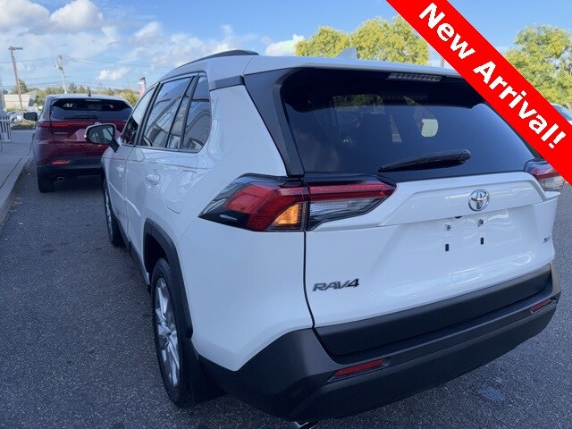 2019 Toyota RAV4 XLE Premium photo 4