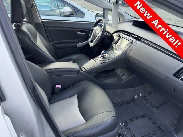 2011 Toyota Prius Three photo 3