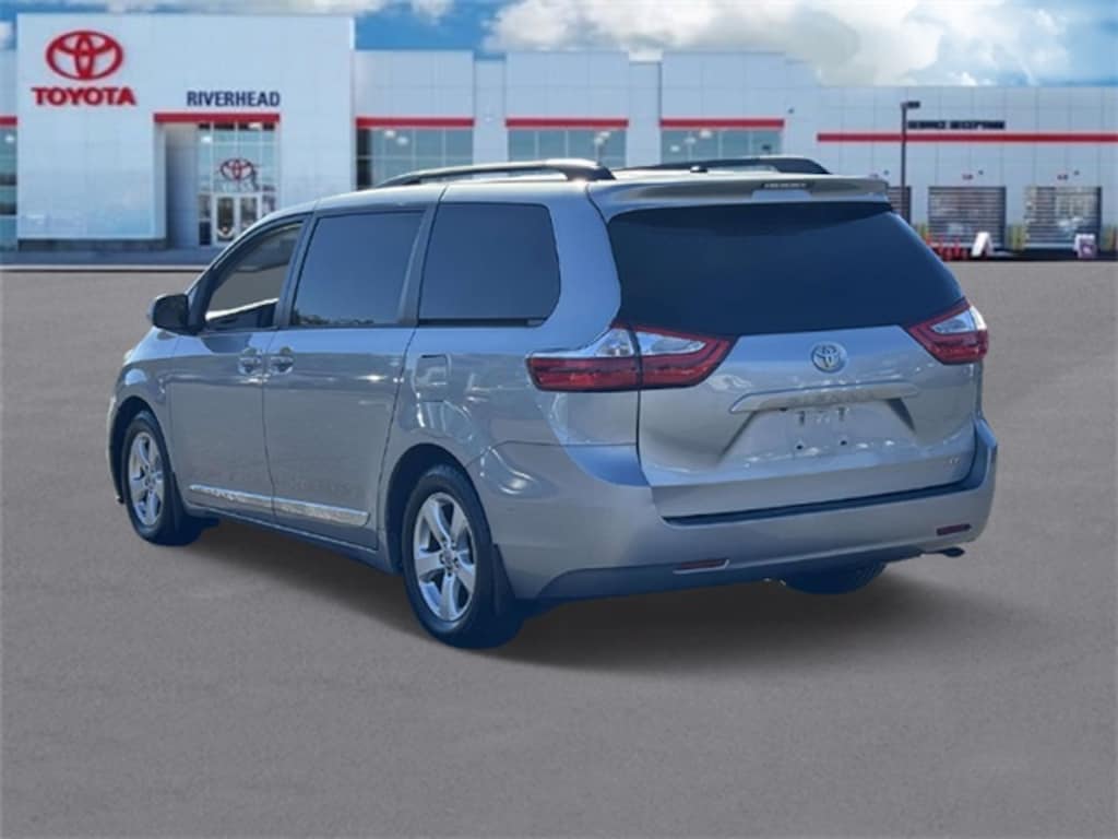 Used 2016 Toyota Sienna LE Minivan/Van