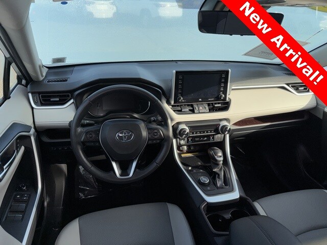 2020 Toyota RAV4 Hybrid Limited photo 2