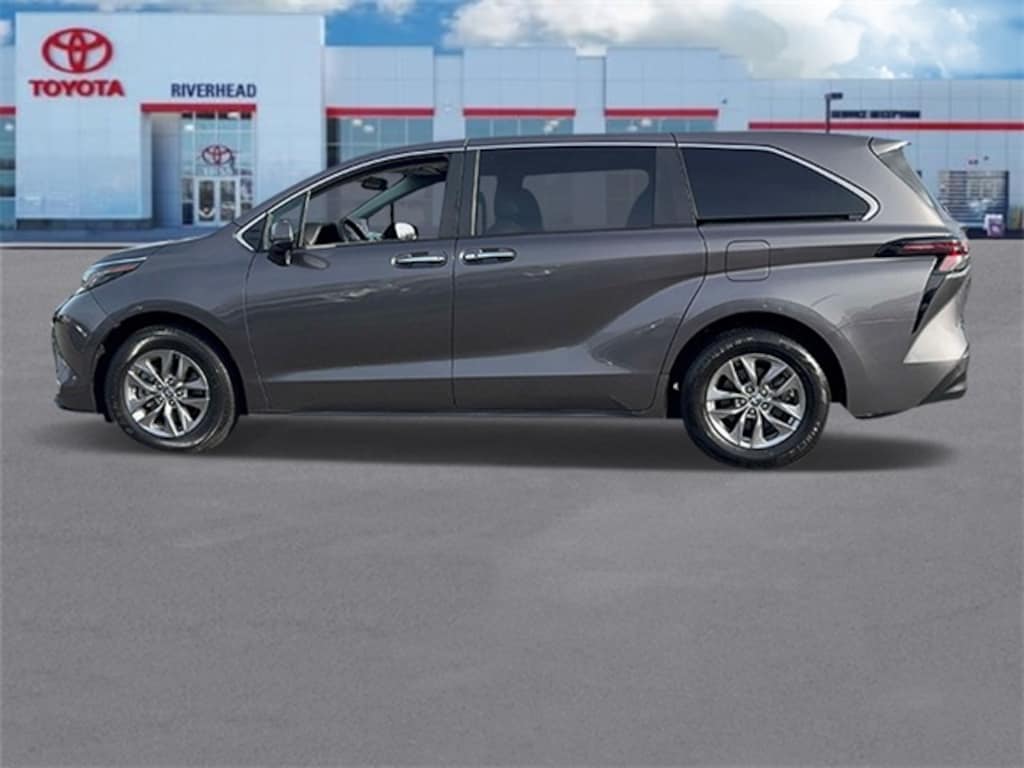 Used 2023 Toyota Sienna XLE Minivan/Van