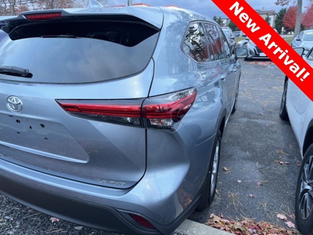 Used 2021 Toyota Highlander LE SUV
