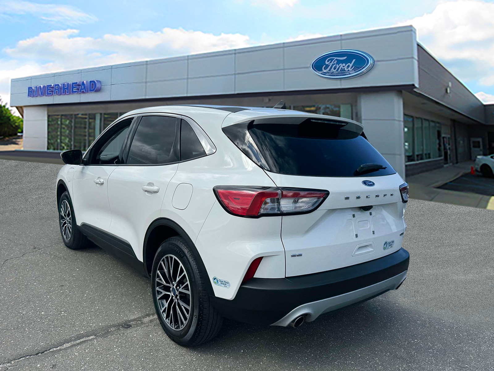 Used 2021 Ford Escape SE with VIN 1FMCU0EZ7MUB21465 for sale in Riverhead, NY