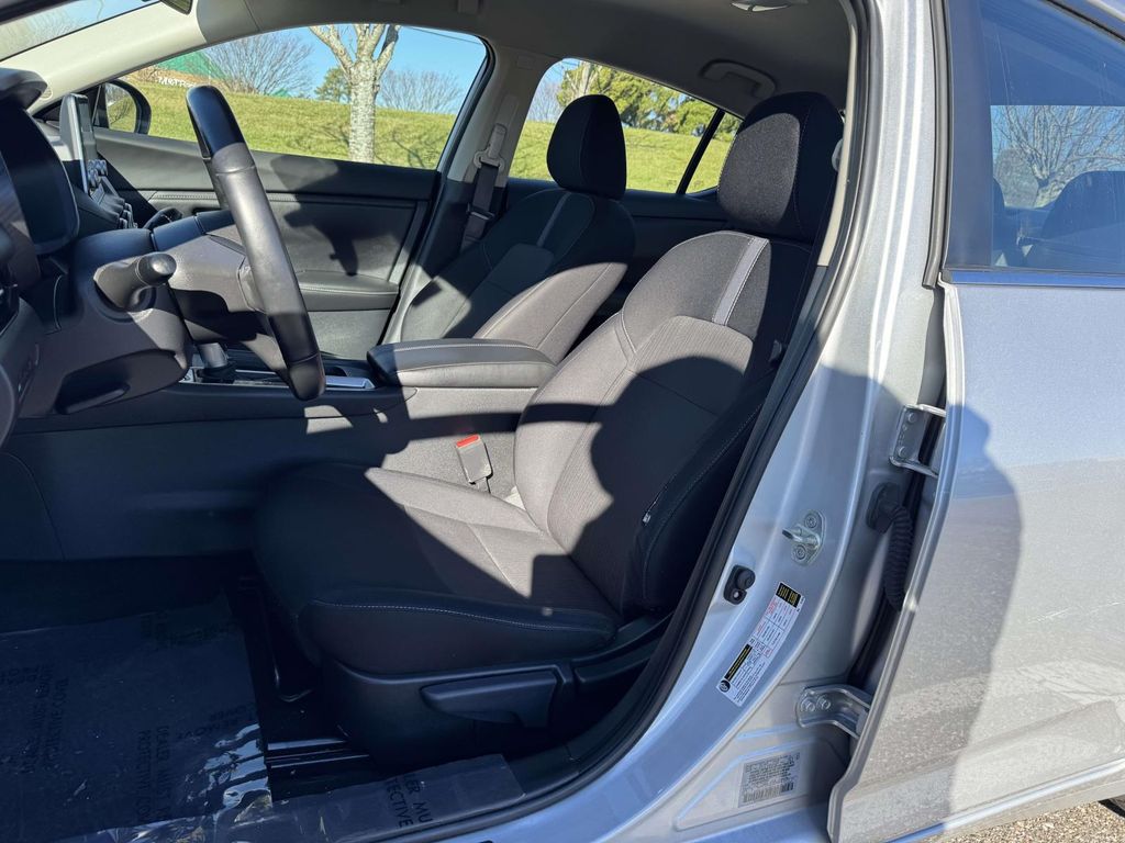 2023 Nissan Sentra SV - Photo 15
