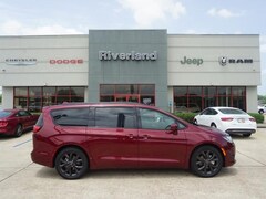 2018 Chrysler Pacifica TOURING L Passenger Van For Sale in LaPlace, LA