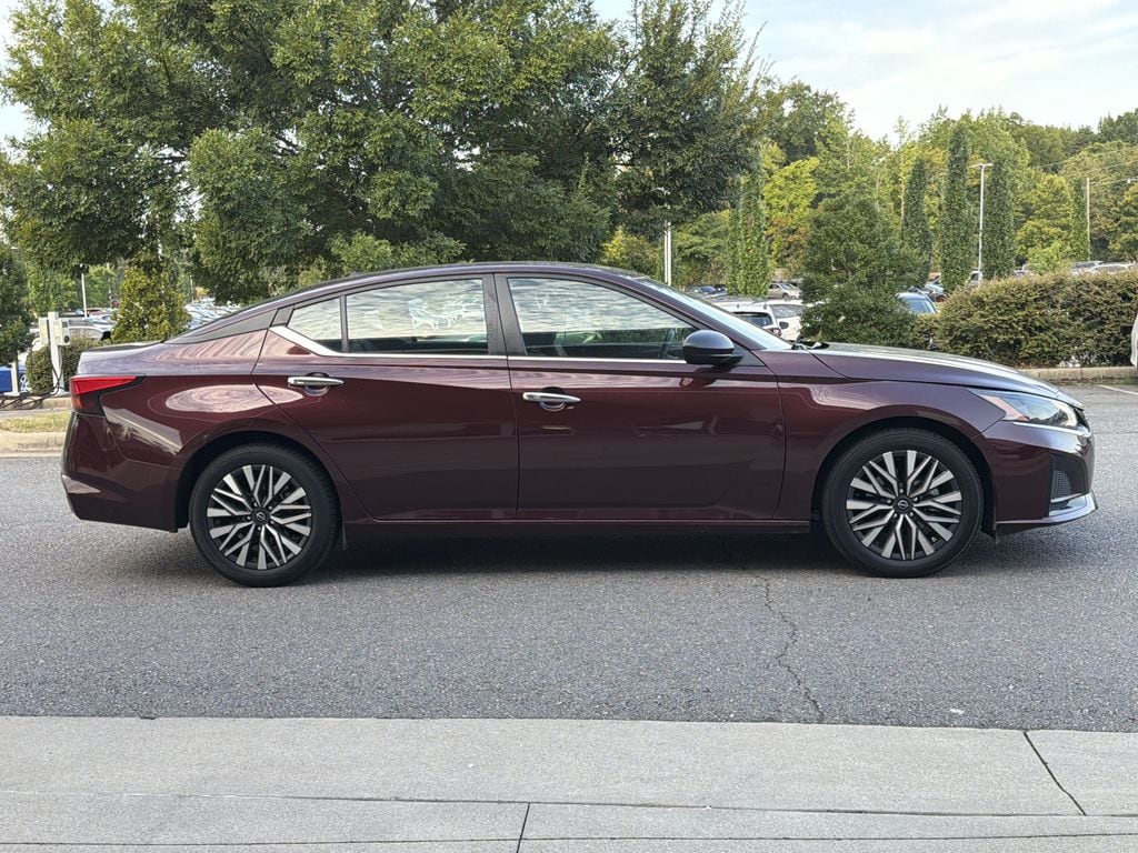 Used 2025 Nissan Altima SV Sedan