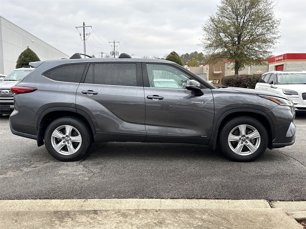 Used 2021 Toyota Highlander Hybrid LE SUV