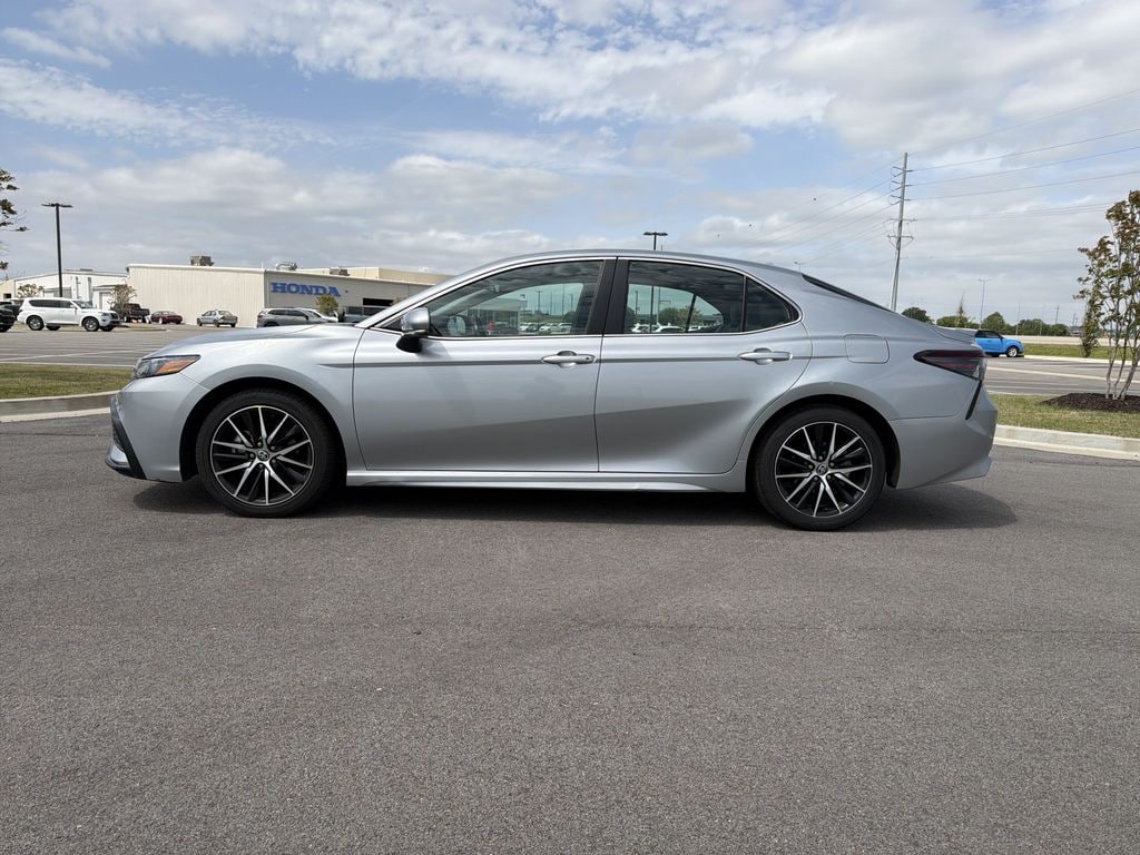 Used 2023 Toyota Camry SE Sedan
