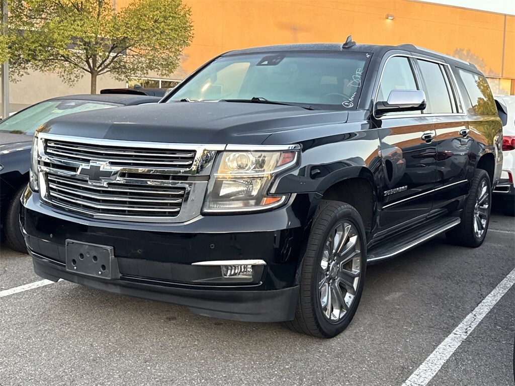 2019 Chevrolet Suburban Premier photo 3