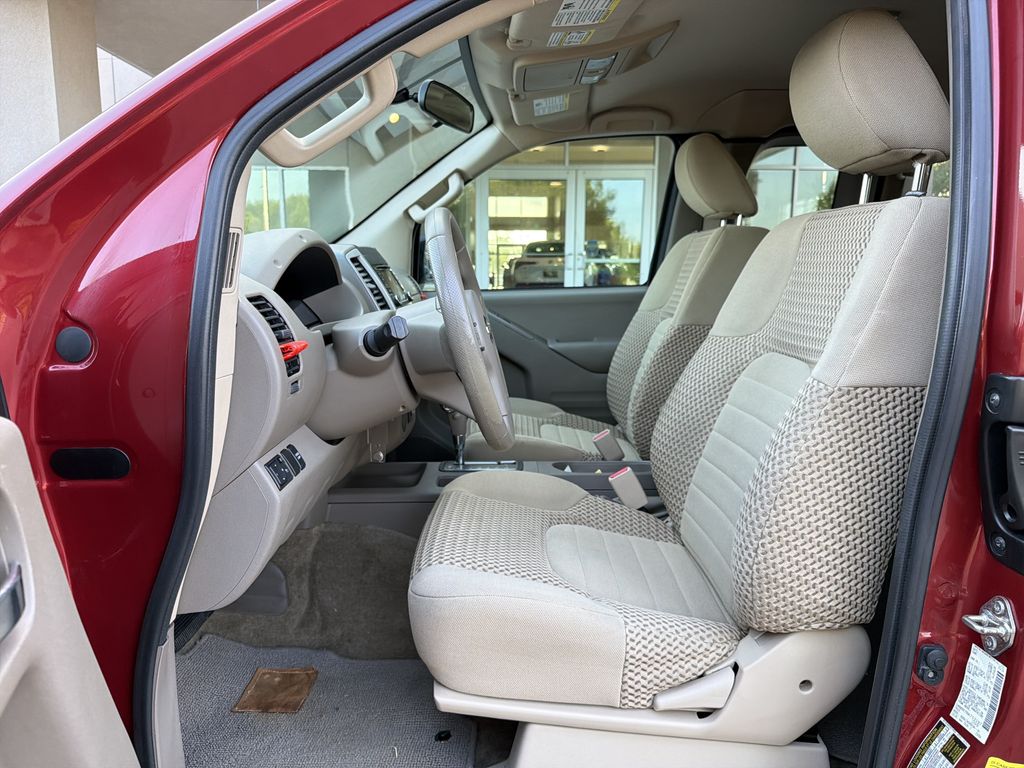 2016 Nissan Frontier 11