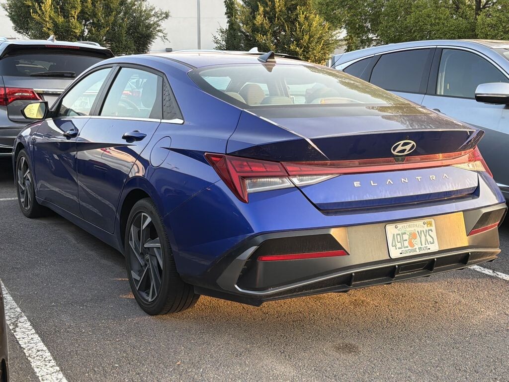Used 2025 Hyundai Elantra SEL Convenience Sedan