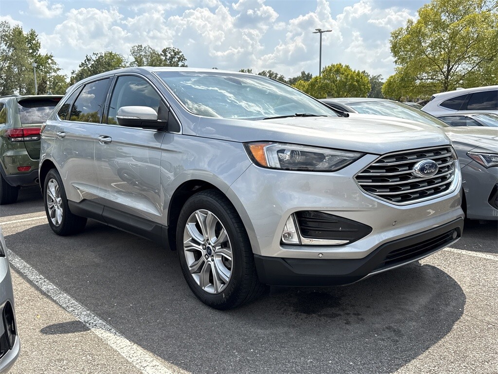 2022 Ford Edge Titanium photo 2