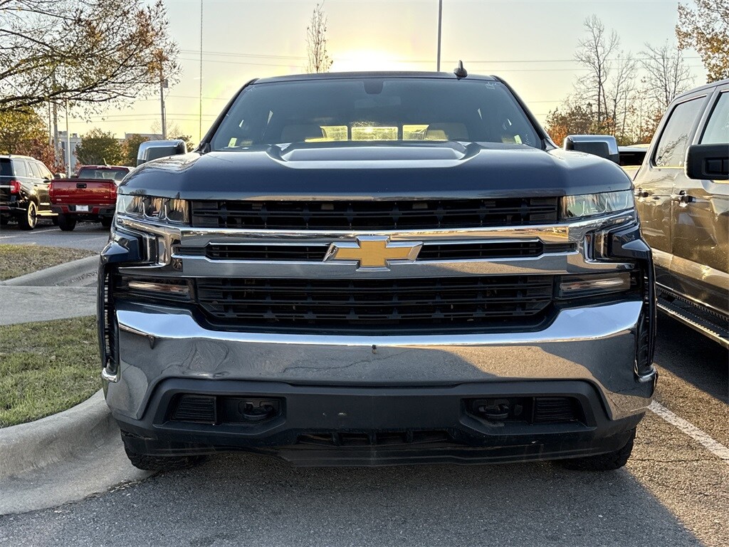 2020 Chevrolet Silverado 1500 LT photo 2