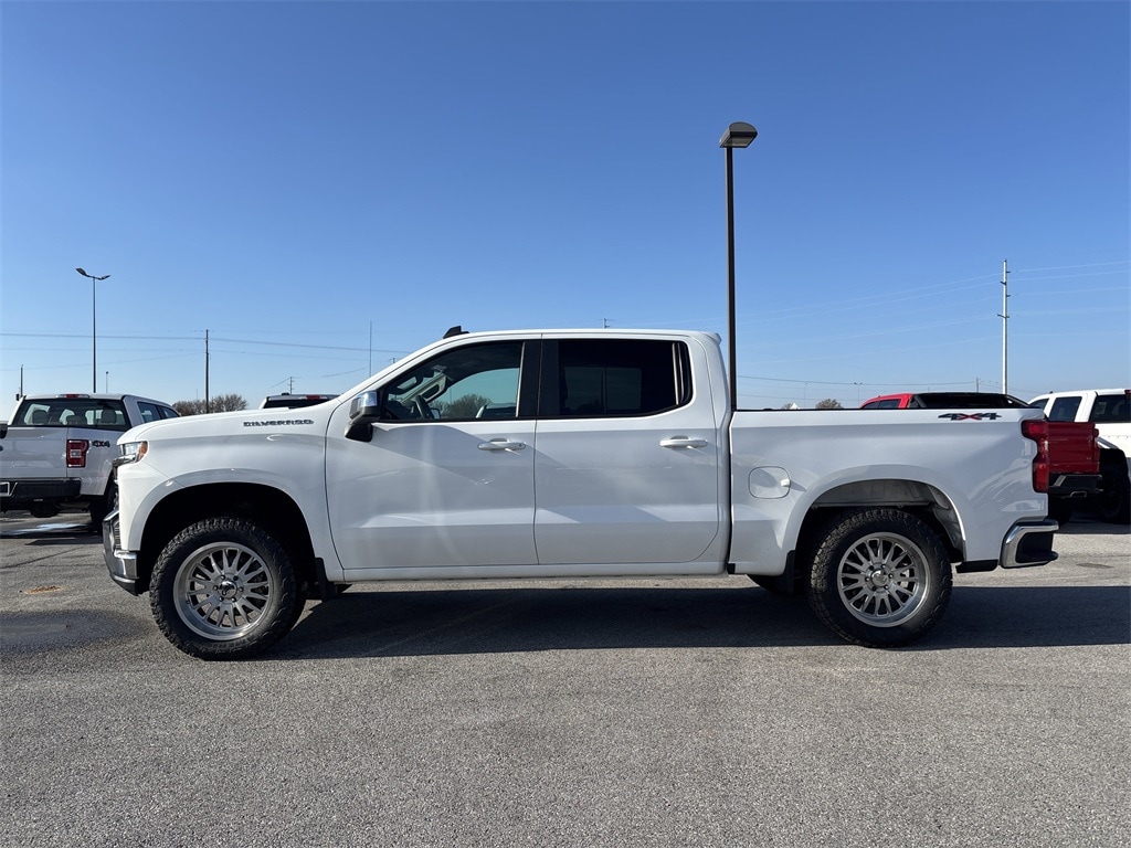Used 2020 Chevrolet Silverado 1500 LT with VIN 1GCUYDED4LZ117691 for sale in Little Rock