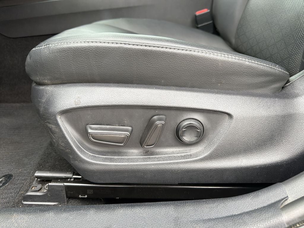 2022 Toyota Camry XSE - Photo 10
