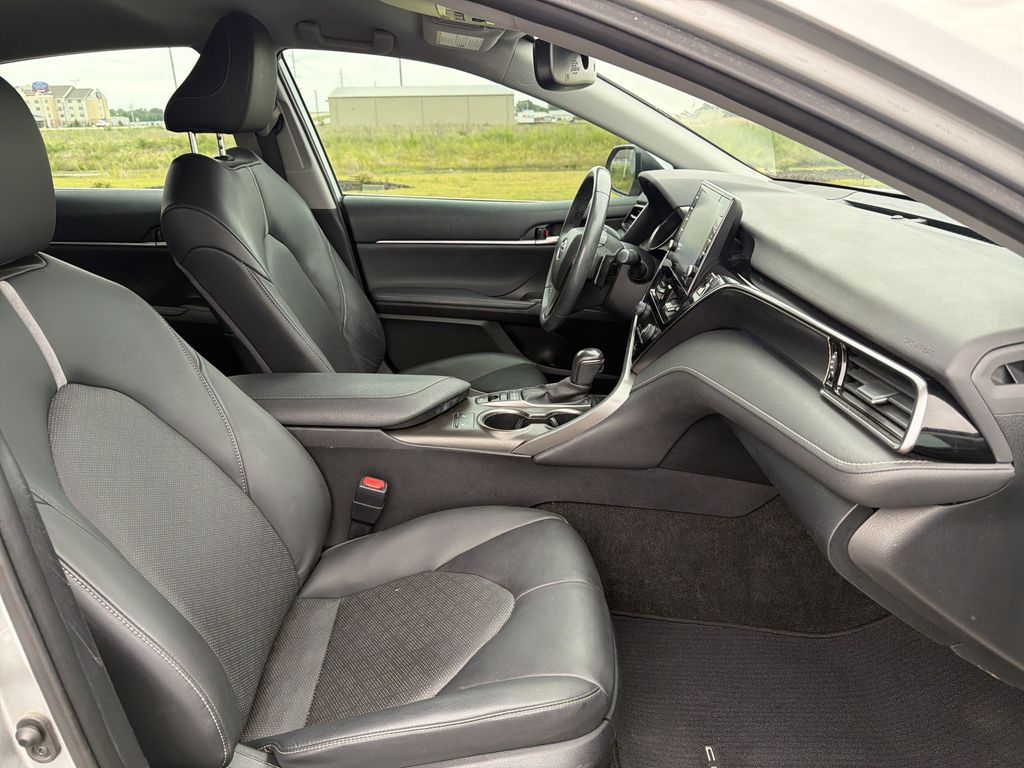 2022 Toyota Camry XSE - Photo 14