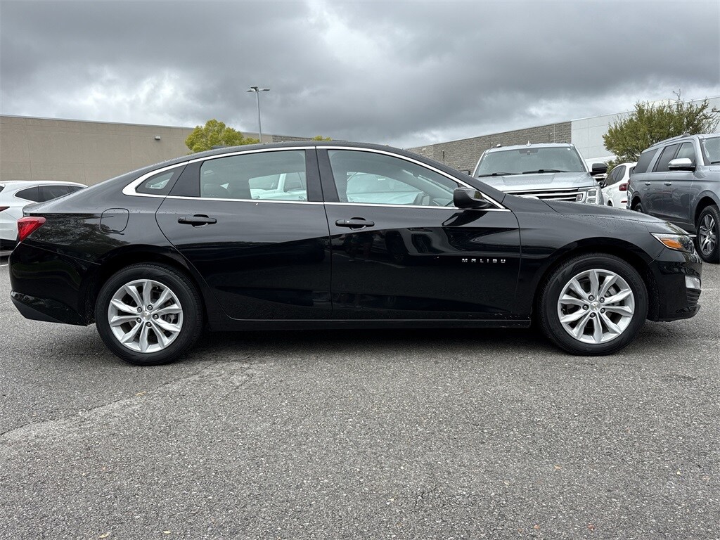 2024 Chevrolet Malibu 1LT photo 2