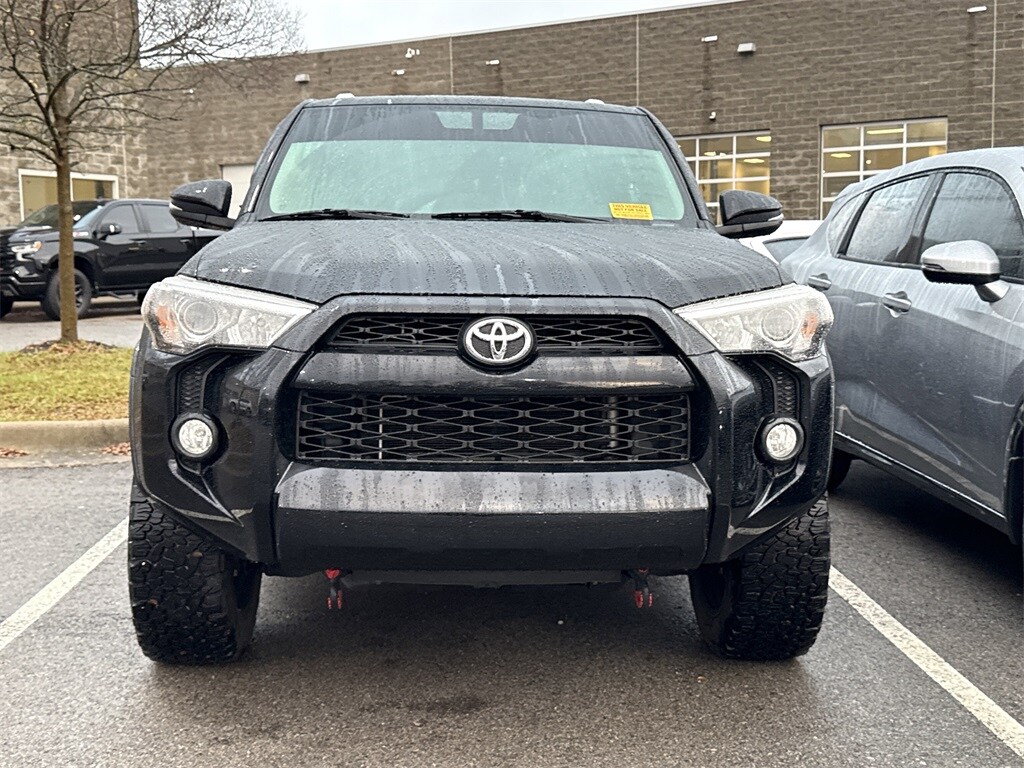 2016 Toyota 4Runner Limited photo 2