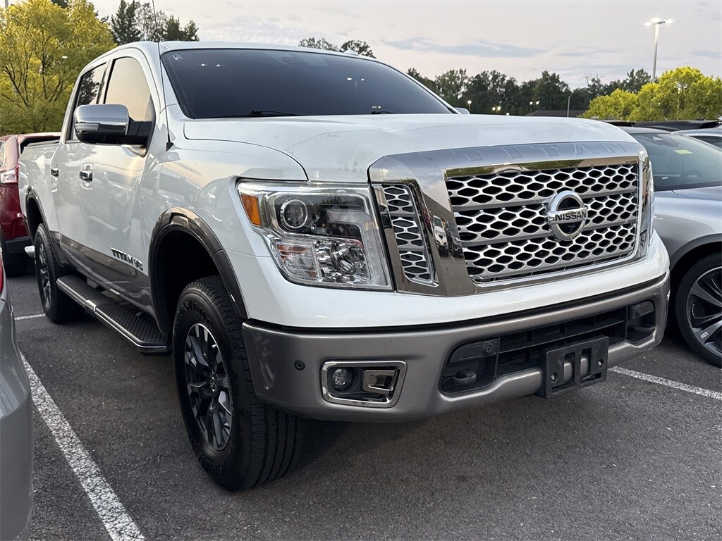 2018 Nissan Titan Platinum Reserve photo 3
