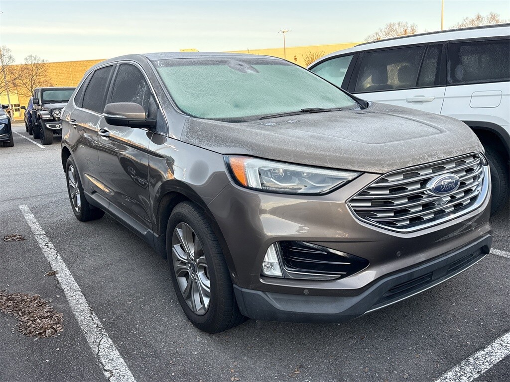 2019 Ford Edge Titanium photo 2