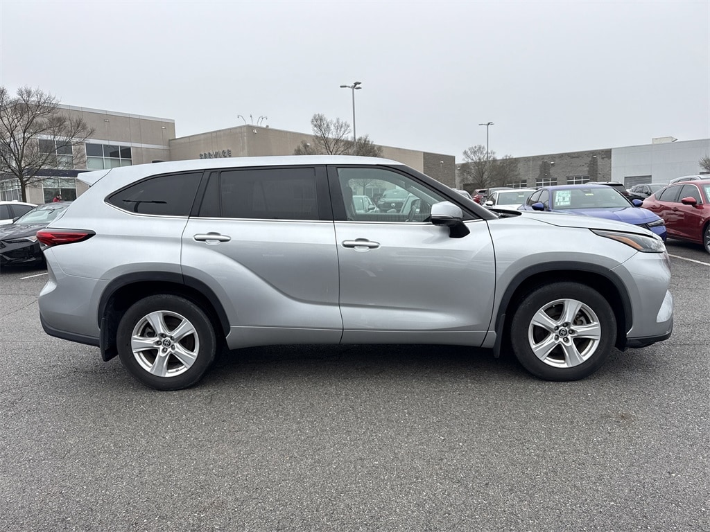 Used 2023 Toyota Highlander LE with VIN 5TDKDRAH8PS007999 for sale in Little Rock, AR