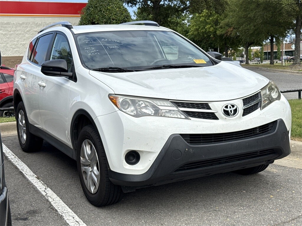 2015 Toyota RAV4 LE photo 2