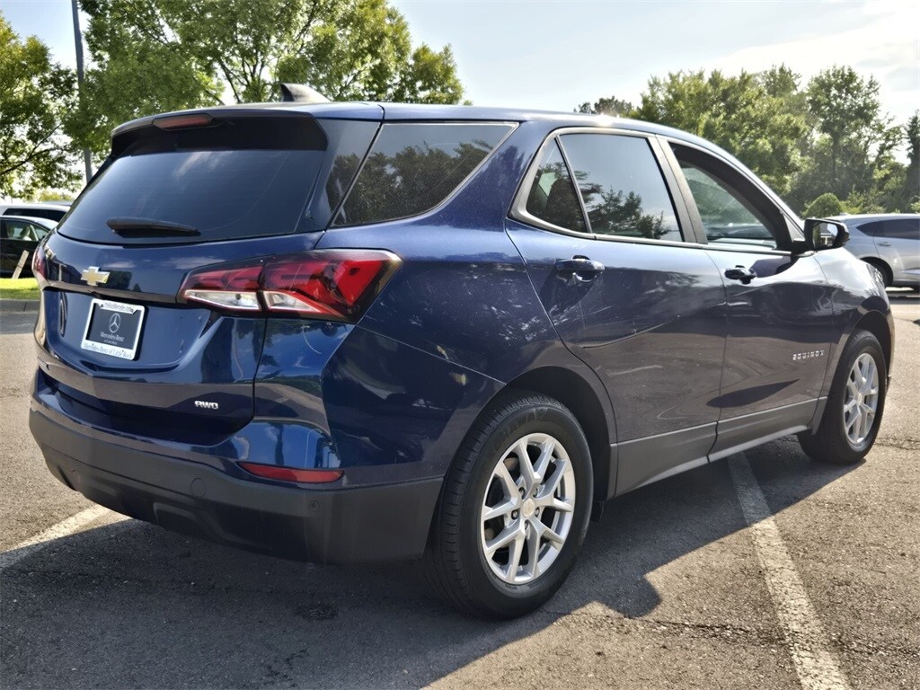 2023 Chevrolet Equinox LS photo 3