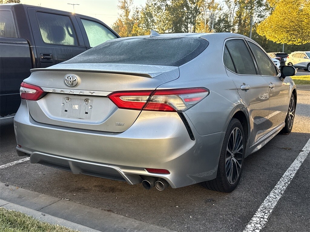 2019 Toyota Camry XLE photo 4