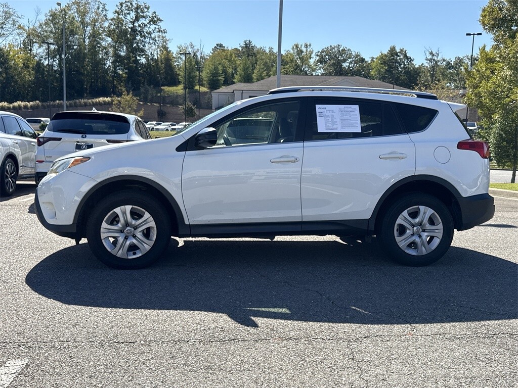 2015 Toyota RAV4 LE photo 2