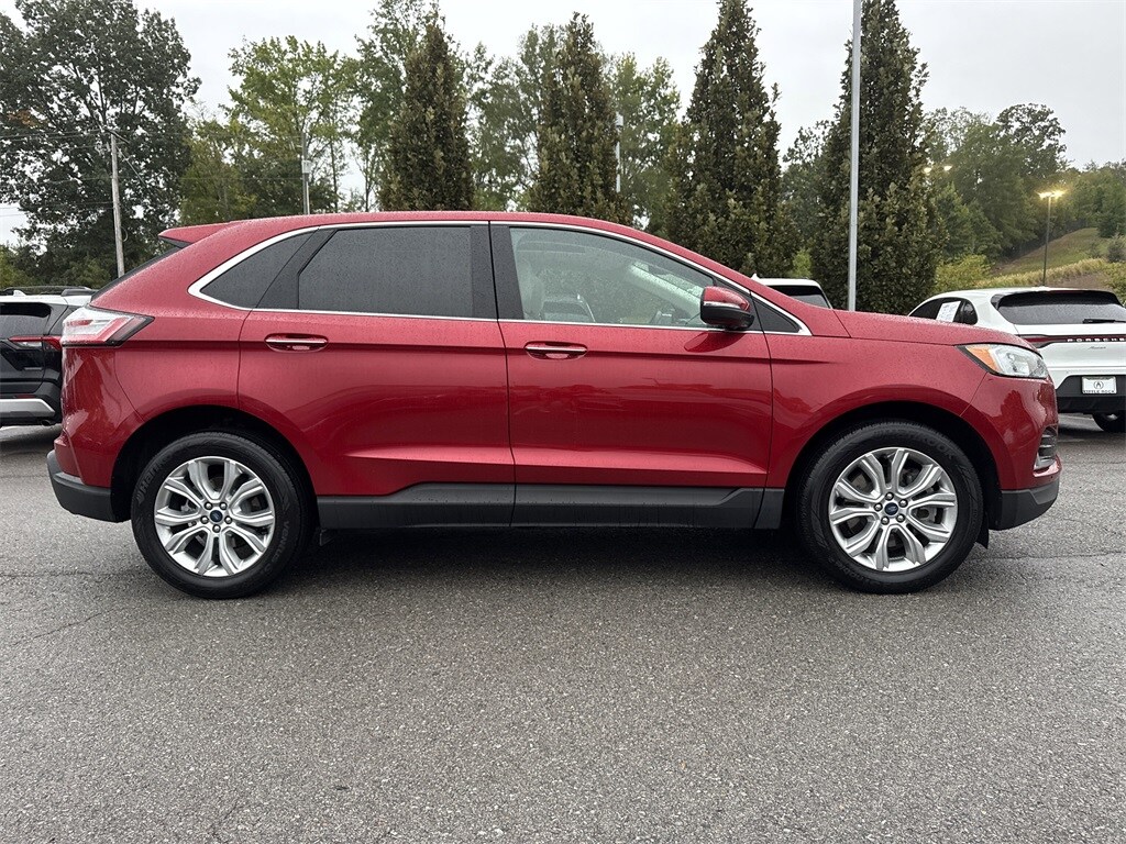 2021 Ford Edge Titanium photo 2
