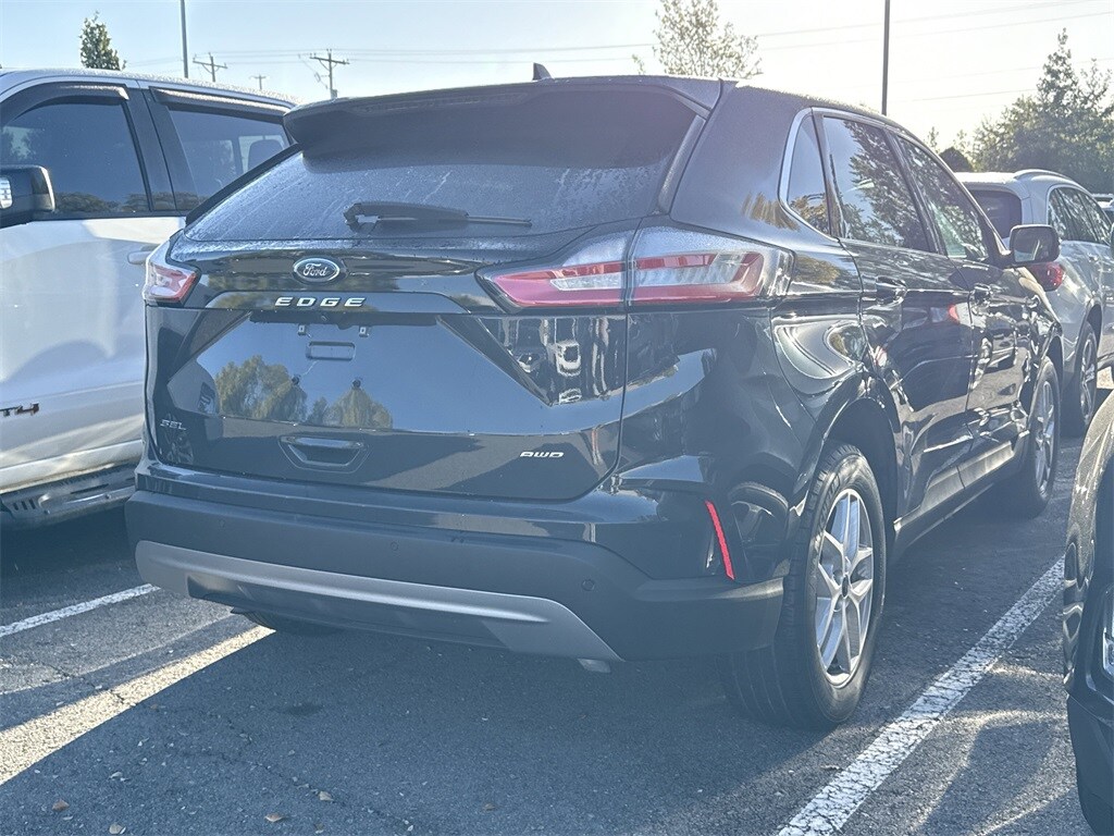 2021 Ford Edge SEL photo 3