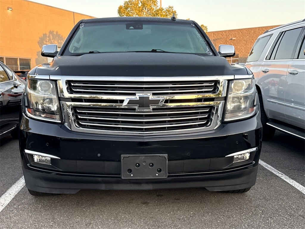2019 Chevrolet Suburban Premier photo 2