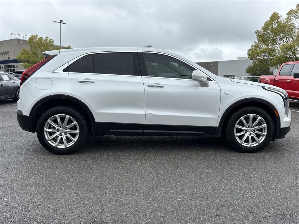 2019 Cadillac XT4 Luxury photo 2