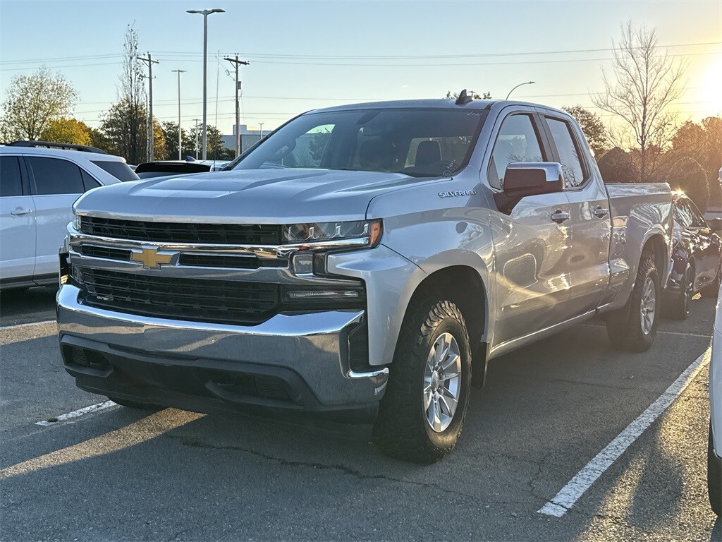 2020 Chevrolet Silverado 1500 LT photo 3