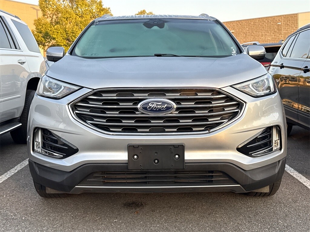 2019 Ford Edge Titanium photo 2