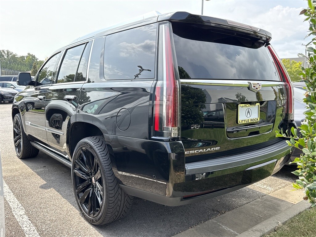 2017 Cadillac Escalade Platinum photo 3