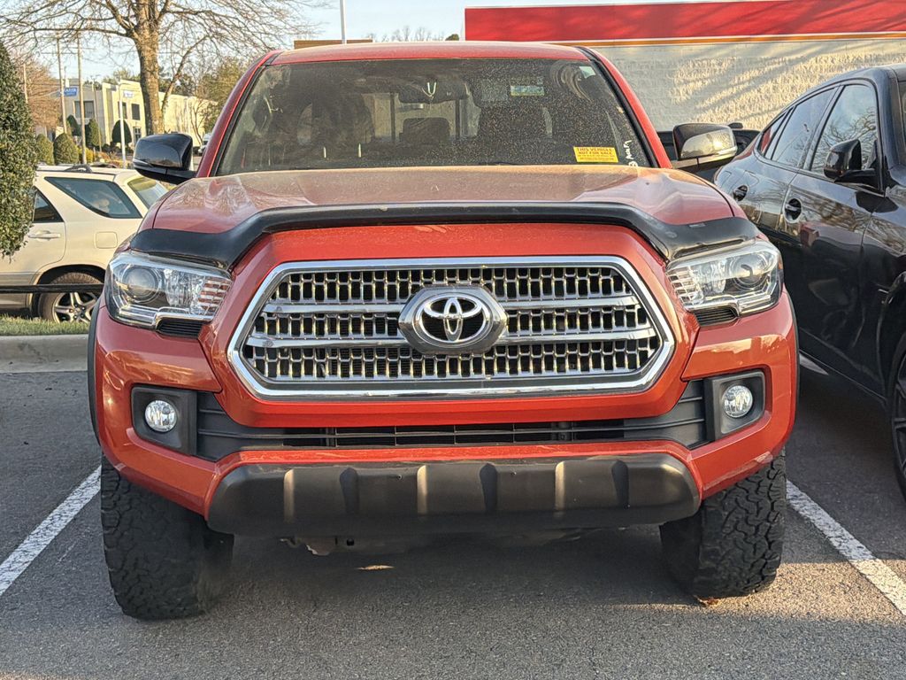 Used 2017 Toyota Tacoma TRD Off Road with VIN 3TMDZ5BNXHM033125 for sale in Little Rock