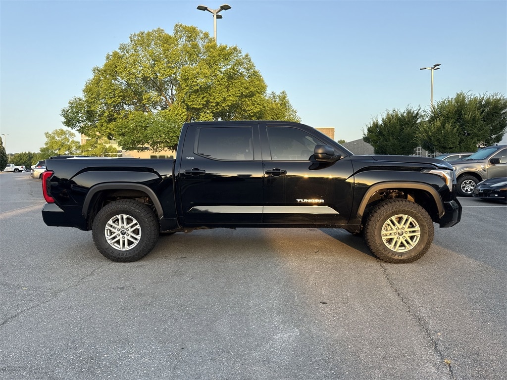Used 2022 Toyota Tundra SR5 with VIN 5TFLA5DB5NX050748 for sale in Little Rock