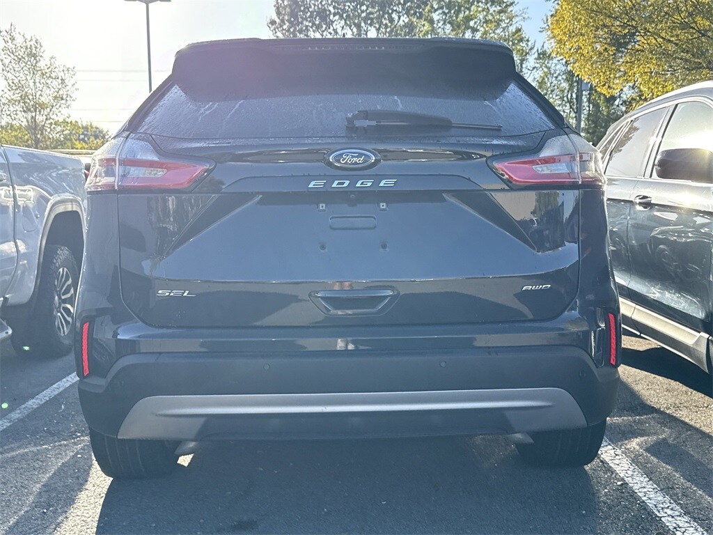 2021 Ford Edge SEL photo 4