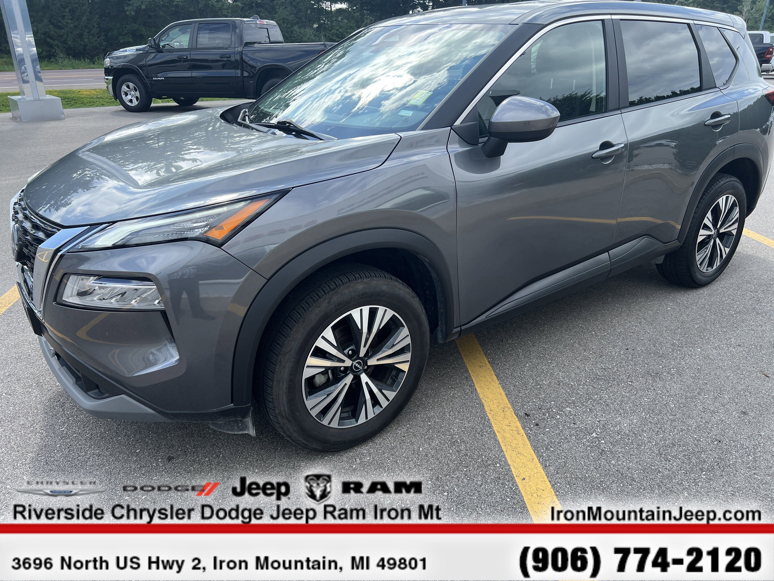2023 Nissan Rogue SV photo 2
