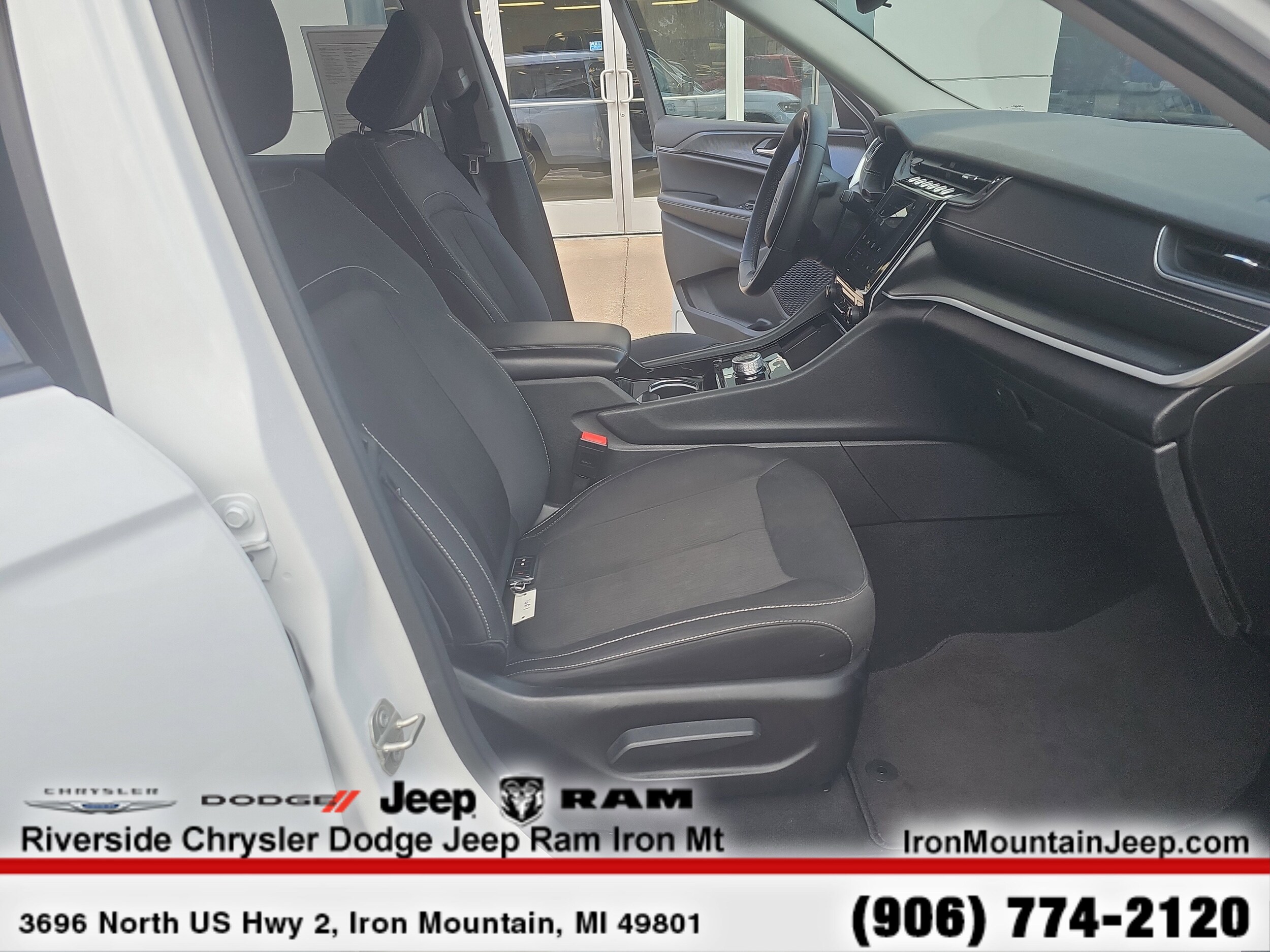 2023 Jeep Grand Cherokee L Laredo - Photo 26