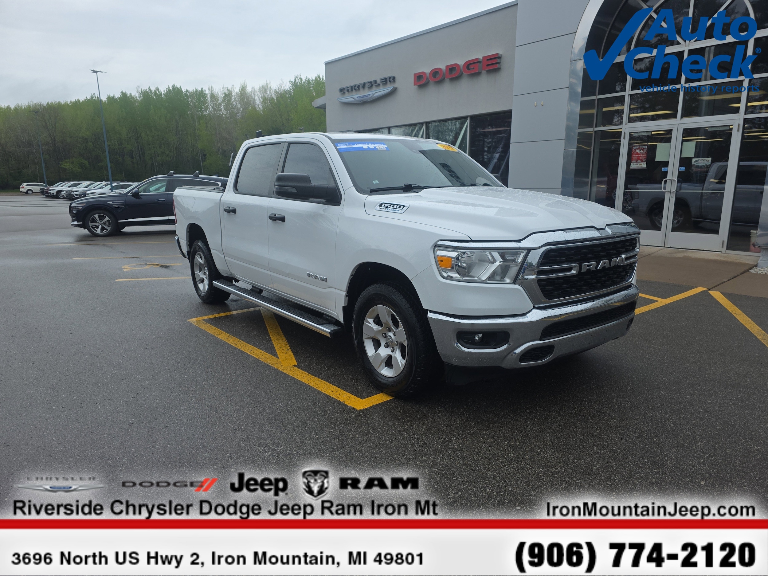 2023 RAM 1500 Big Horn/Lone Star 4x4 Crew Cab 5'7's photo