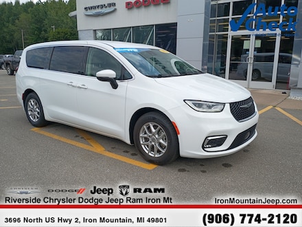2023 Chrysler Pacifica Touring L Van Passenger Van