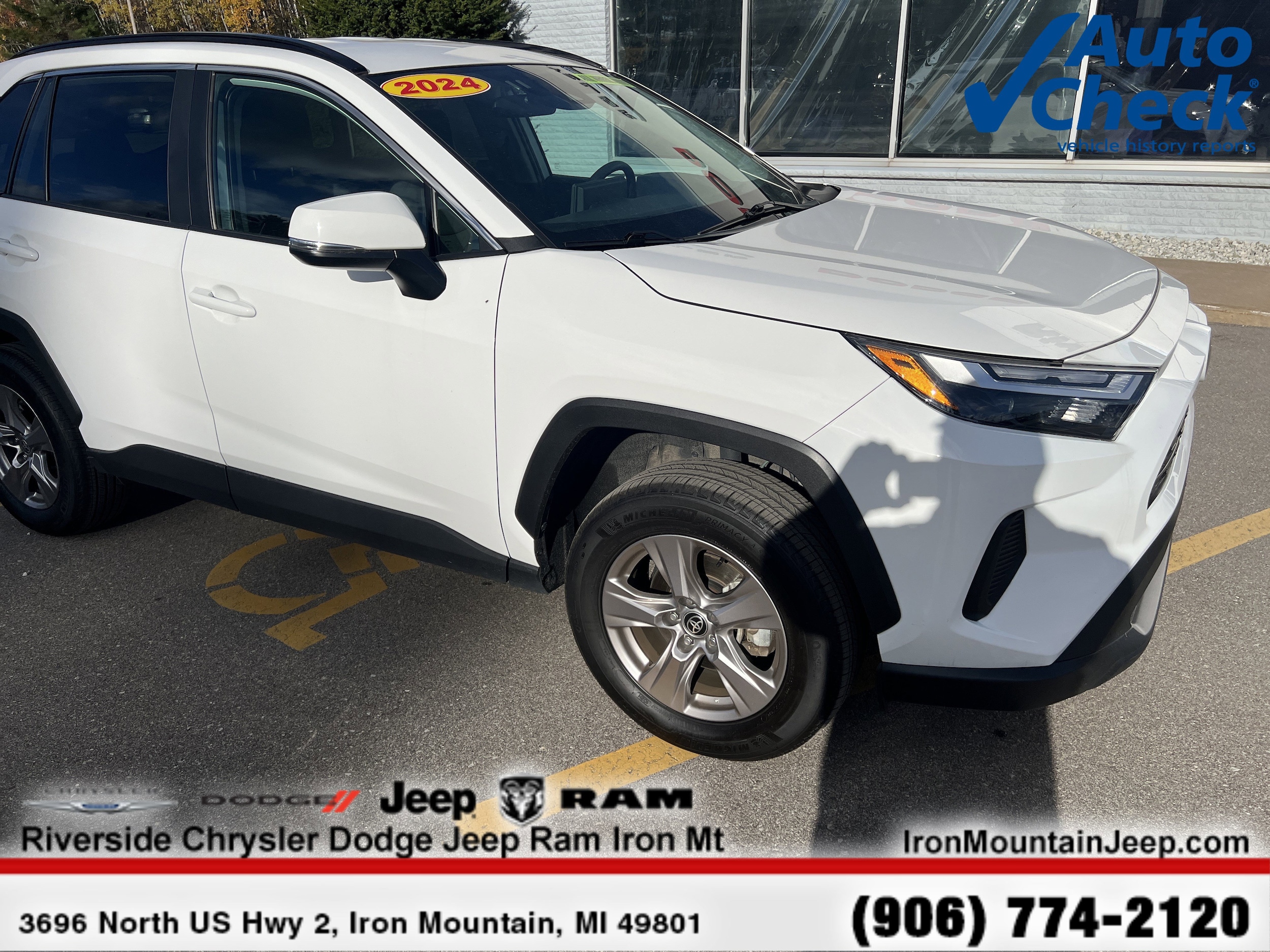2024 Toyota RAV4 XLE's photo